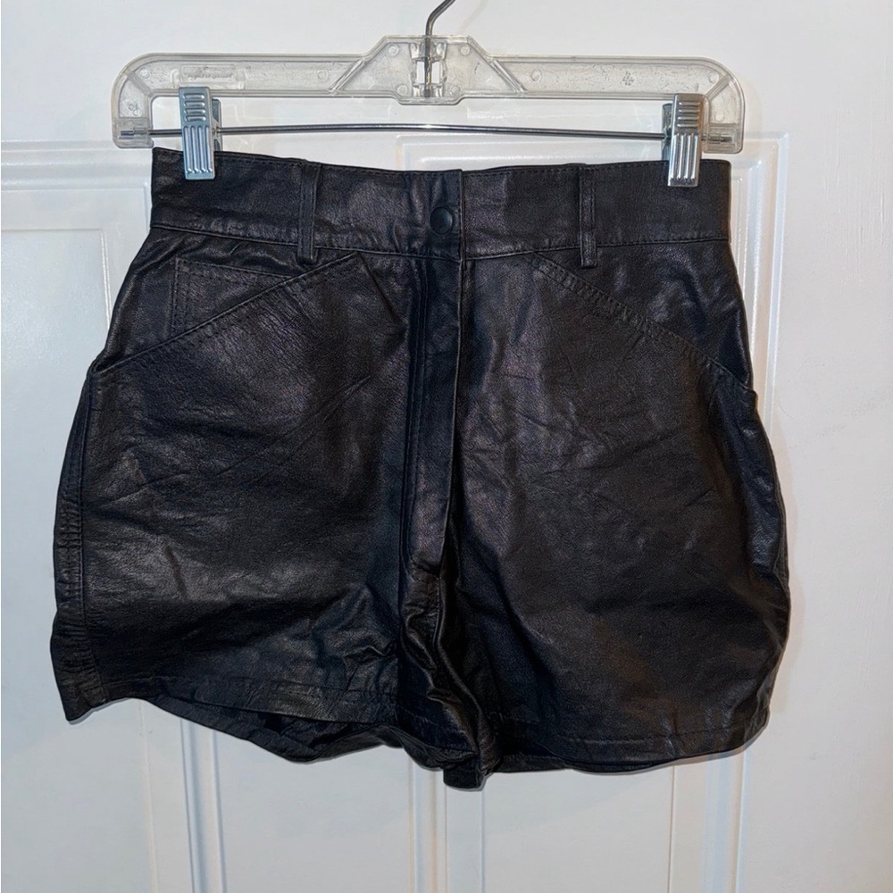 Vintage Mona Mode Size 6 Black Leather Shorts